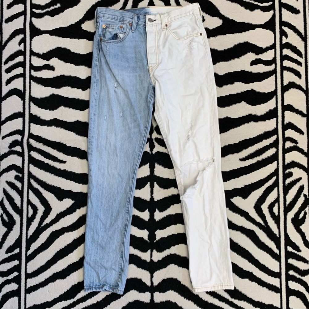 Levi’s 501 Button Fly Two Toned Distressed Split Knee Jeans Size 27